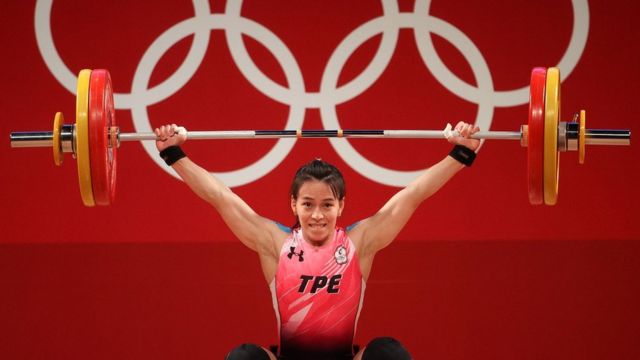 Hsing-Chun Kuo of Team Chinese Taipei competes during the Weightlifting - Women's 59kg Group A on day four of the Tokyo 2020 Olympic Games at Tokyo International Forum on July 27, 2021 in Tokyo, Japan